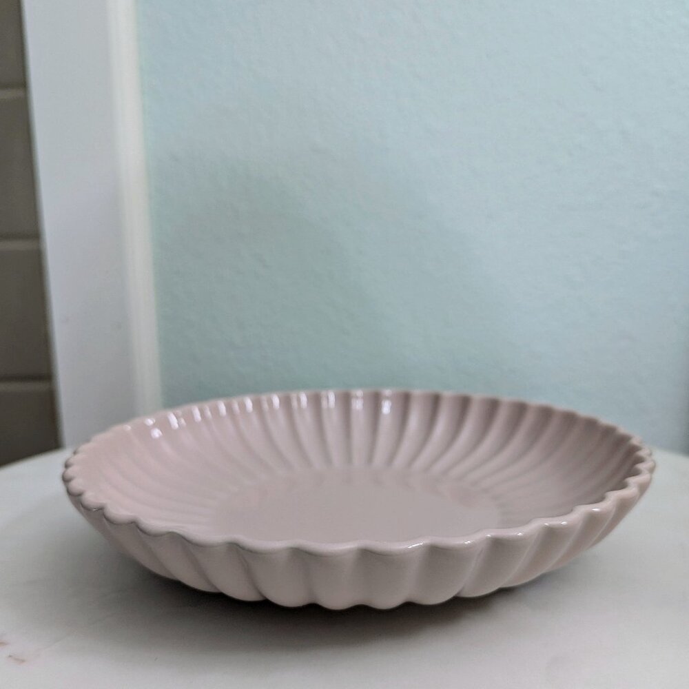 H&M Pink Fluted Stoneware Pasta is/Salad Plate ***
